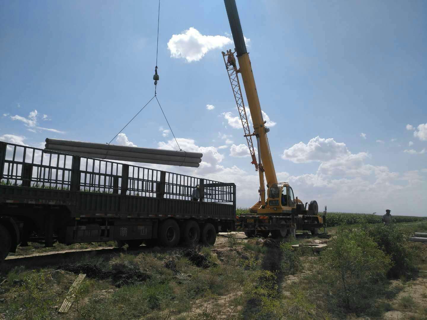 許昌薛總訂購600根八米預應力國標電線桿，前后發八車完成定單